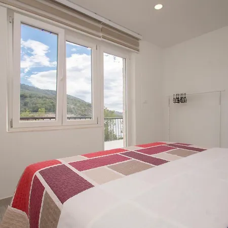 With Sea Views Apartament *