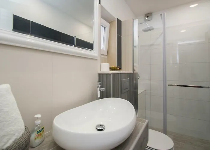 With Sea Views * 尼亚卢卡