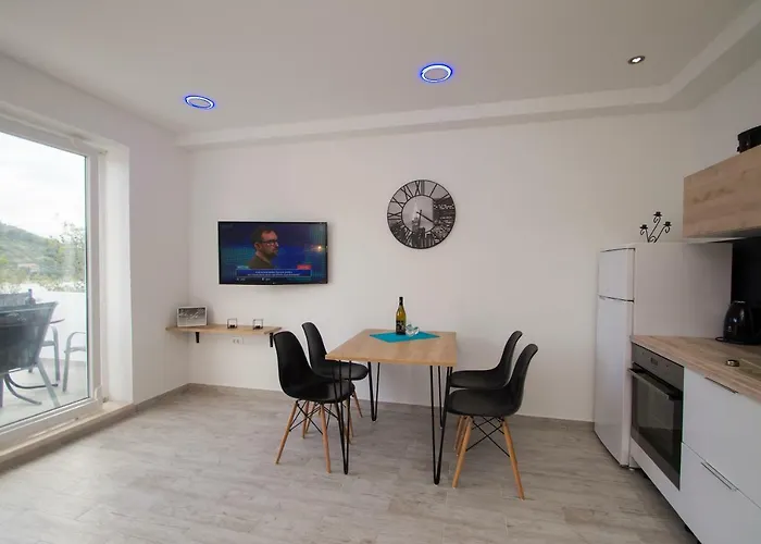 With Sea Views 尼亚卢卡