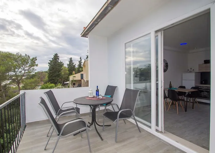 With Sea Views 尼亚卢卡