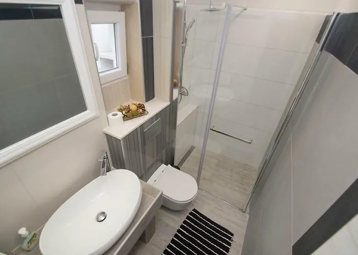 With Sea Views 尼亚卢卡