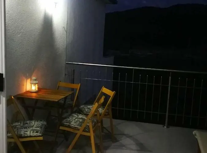 With Sea Views 公寓 尼亚卢卡